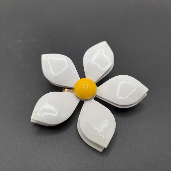Vintage 1960s White Yellow Enamel Flower Brooch - Picture 1 of 8